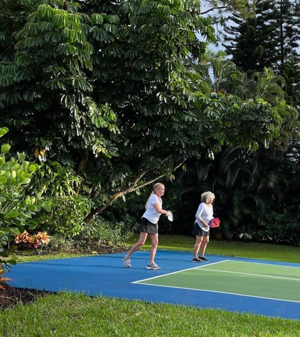 Coastal Vibes, Pickleball Court, One Mile To The Beach Villa Napoli Bagian luar foto